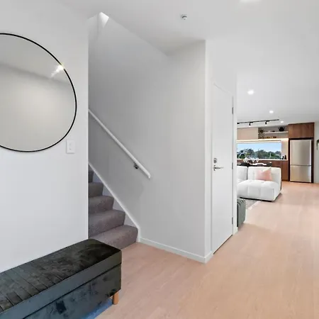 Luxury Living With Views -By Kosh Bnb Villa Hamilton Exterior photo