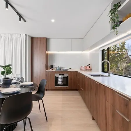 Luxury Living With Views -By Kosh Bnb Villa Hamilton Exterior photo