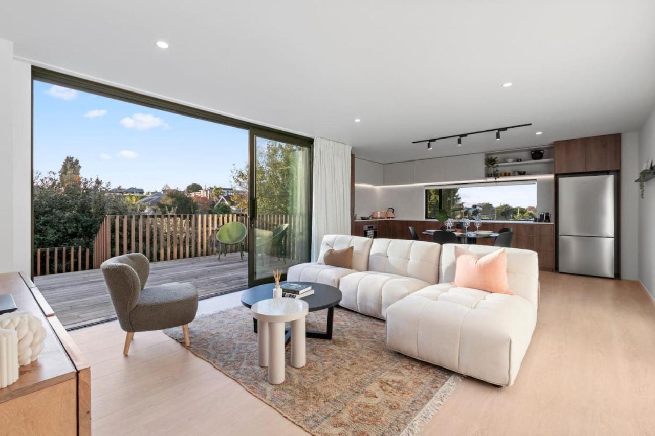 Luxury Living With Views -by Kosh Bnb Holiday home