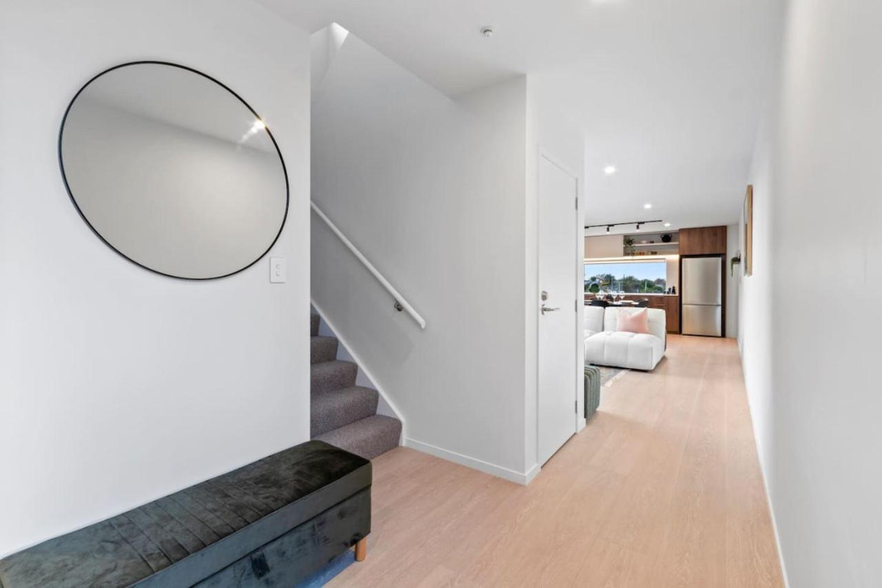 Luxury Living With Views -by Kosh Bnb Holiday home *