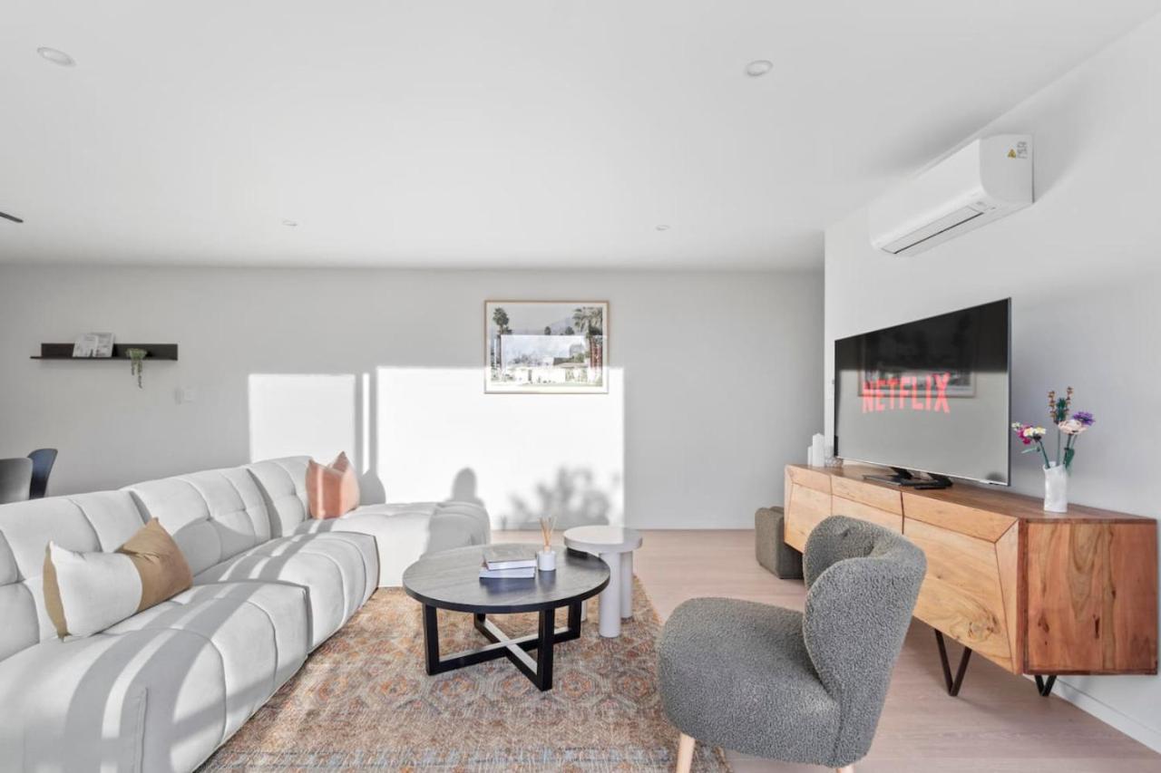 Luxury Living With Views -by Kosh Bnb Holiday home