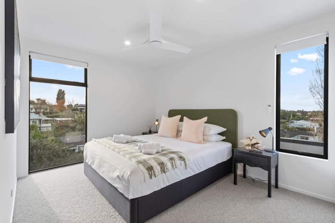 Holiday home Luxury Living With Views -by Kosh Bnb Hamilton