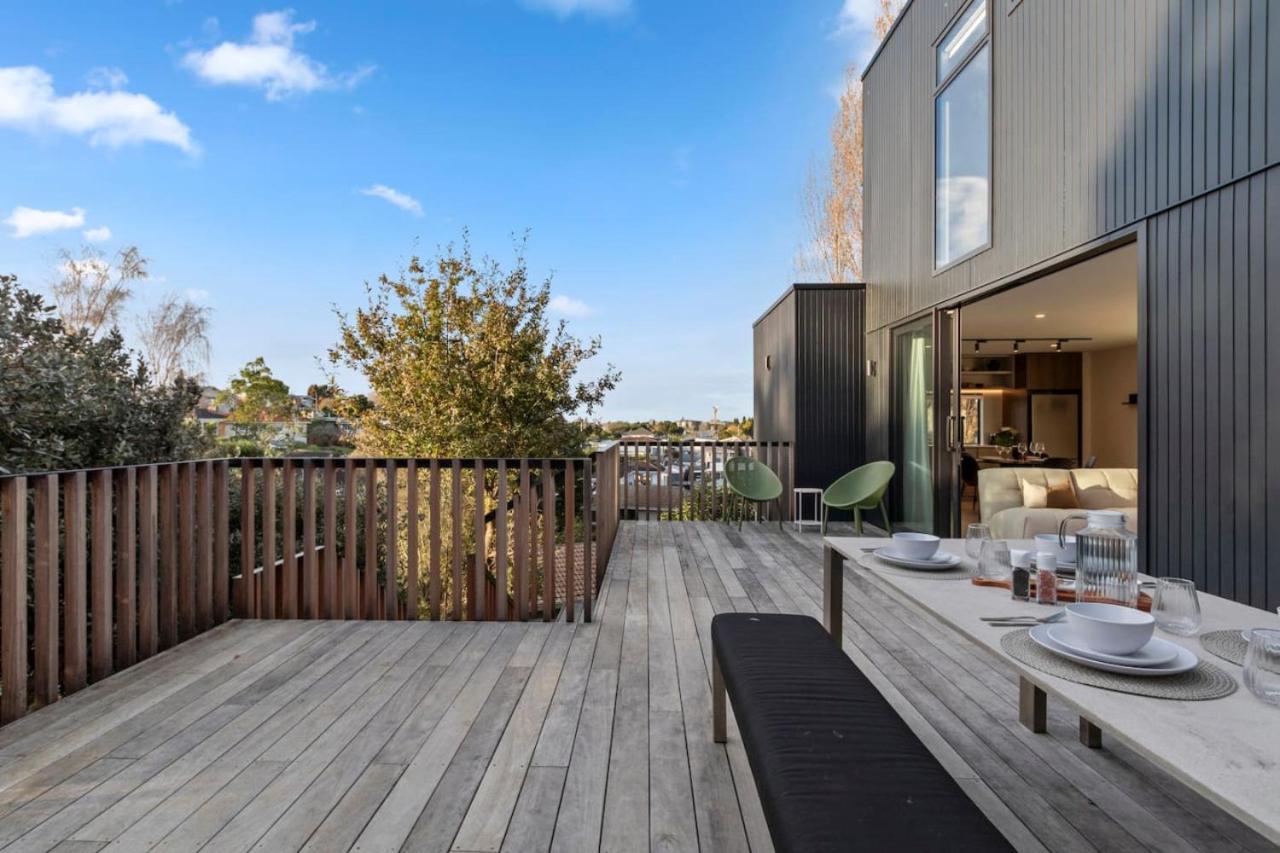 Luxury Living With Views -by Kosh Bnb